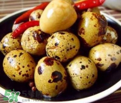 鵪鶉蛋能和胡蘿卜一起吃嗎？鵪鶉蛋能放多久？