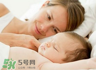 寶寶睡覺突然大哭是什么原因？寶寶睡覺大哭正常嗎？