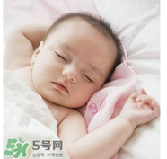 寶寶睡覺突然大哭是什么原因？寶寶睡覺大哭正常嗎？