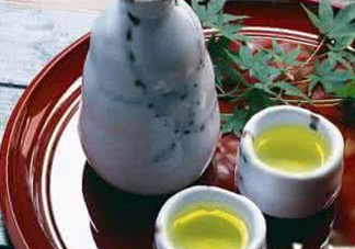 竹葉青酒不能和什么一起吃？喝竹葉青酒要注意什么？