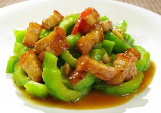 苦瓜炒肉怎么炒不苦？苦瓜炒肉怎么做才不苦？