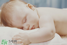 寶寶需要枕頭嗎？寶寶多大可以用枕頭？