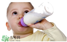 母乳寶寶要比喂奶粉的寶寶體質(zhì)好嗎 母乳比奶粉營養(yǎng)嗎？