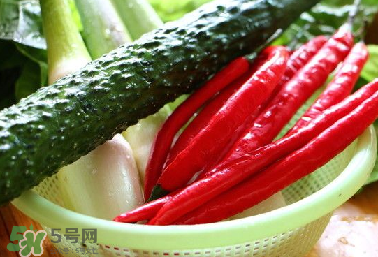 辣椒和黃瓜能一起吃嗎？黃瓜和辣椒一起吃好嗎？