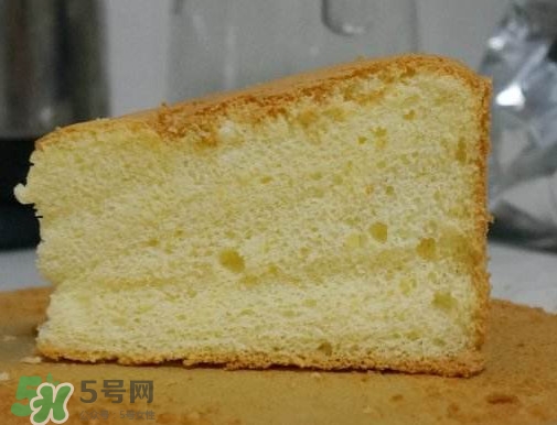 戚風(fēng)蛋糕怎么脫模？戚風(fēng)蛋糕倒扣多久脫模