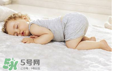 什么時(shí)候給寶寶剪指甲？寶寶多大可以剪指甲？