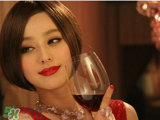 藍(lán)莓酒和葡萄酒哪個(gè)好？藍(lán)莓酒好還是葡萄酒好？