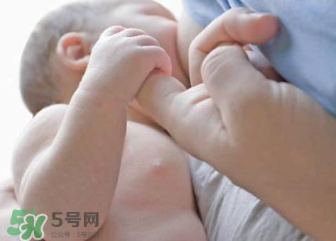 母乳喂養(yǎng)會胸下垂嗎？母乳喂養(yǎng)胸部下垂怎么辦？