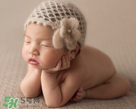 母乳喂養(yǎng)會胸下垂嗎？母乳喂養(yǎng)胸部下垂怎么辦？