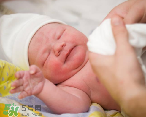 母乳喂養(yǎng)胸會變大嗎？母乳喂養(yǎng)后胸部的變化