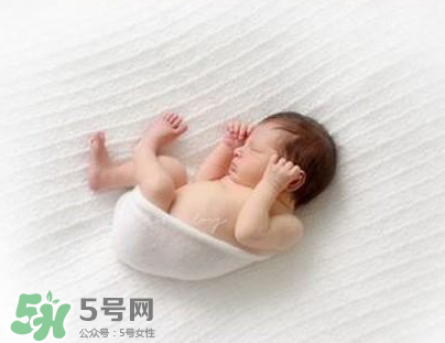 新生兒能用母乳洗臉嗎？新生兒能用母乳擦臉嗎？