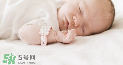 新生兒能用母乳洗臉嗎？新生兒能用母乳擦臉嗎？