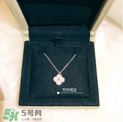梵克雅寶四葉草項(xiàng)鏈?zhǔn)鞘裁床馁|(zhì)？四葉草項(xiàng)鏈材質(zhì)介紹