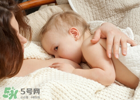 母乳喂養(yǎng)會胸下垂嗎？母乳喂養(yǎng)胸部下垂怎么辦？