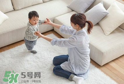 怎么糾正寶寶內(nèi)八字腳？寶寶八字腳幾歲前可以糾正？