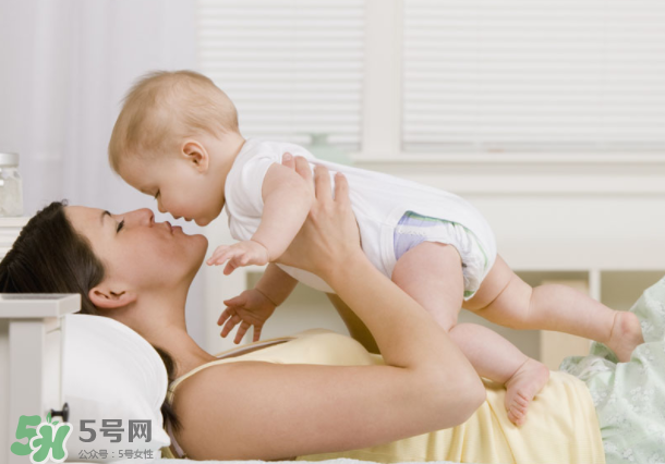寶寶發(fā)燒可以擦清涼油嗎？寶寶發(fā)燒擦清涼油有副作用嗎？