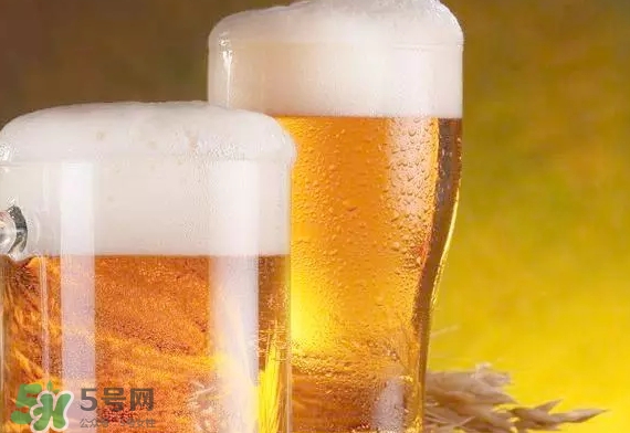啤酒打開了隔夜還能喝嗎？喝隔夜的啤酒有什么危害？