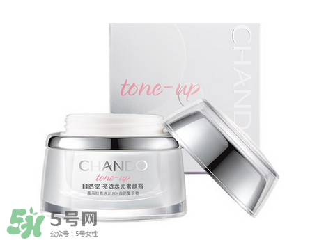 自然堂粉紅素顏霜和水光素顏霜有什么區(qū)別？哪款好用？
