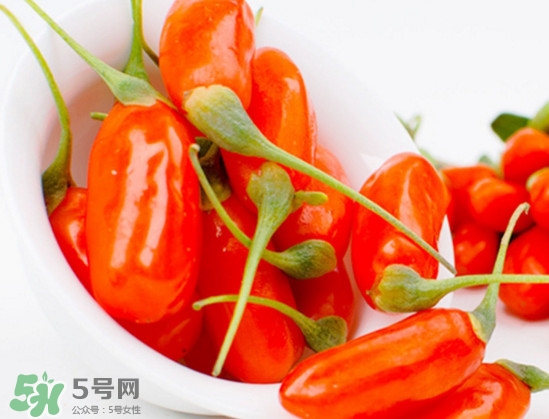 枸杞鮮果能吃嗎？鮮枸杞好還是干枸杞好