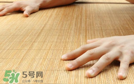 竹涼席和藤?zèng)鱿膫€(gè)好？竹涼席可以暴曬嗎