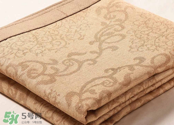 夏天擦涼席用熱水還是用冷水？涼席來年用時(shí)注意什么