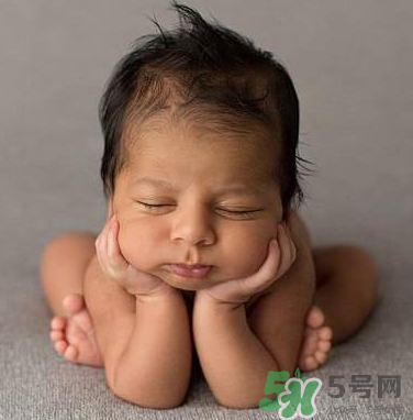 新生兒臍帶發(fā)炎可以用菜油擦嗎？臍帶能不能用菜油擦？