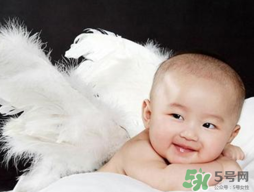 新生兒吃母乳拉稀是怎么回事？新生兒吃母乳拉稀怎么辦？