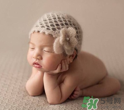 新生兒吃母乳會撐到嗎？新生兒吃母乳會吃撐嗎？