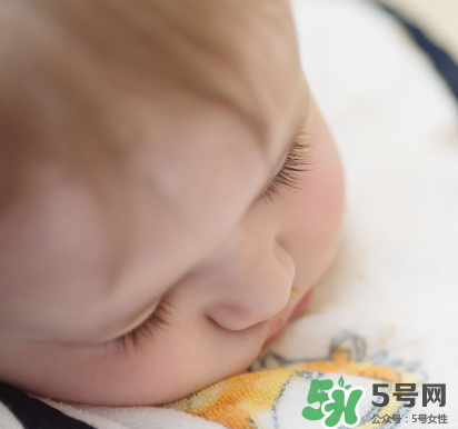 磨牙餅干幾個(gè)月寶寶能吃？磨牙餅干幾個(gè)月吃？