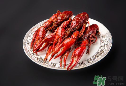做麻辣小龍蝦放什么調(diào)料？麻辣小龍蝦可以放什么菜？