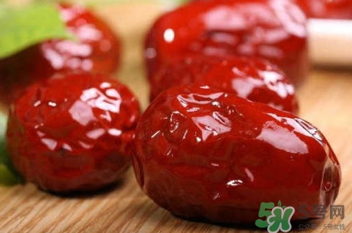 黑枸杞可以和紅棗一起泡嗎？紅棗能和黑枸杞一起吃嗎
