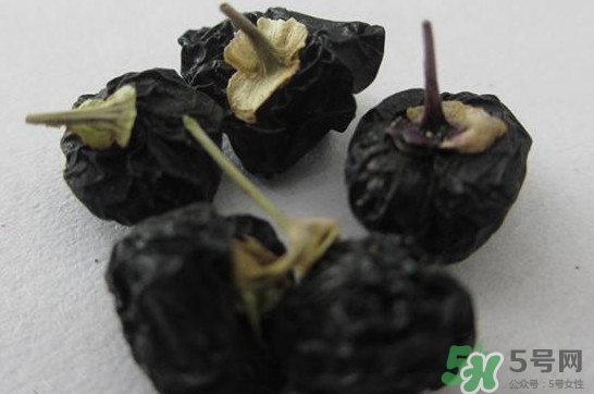 黑枸杞和玫瑰花可以一起泡水喝嗎？玫瑰花黑枸杞泡著喝有什么功效