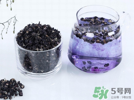 黑枸杞什么時(shí)候喝最好？黑枸杞什么水泡最好