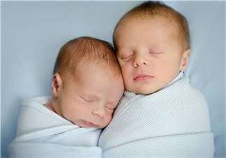 新生兒吃母乳需要喝水嗎？新生兒需不需要要喝水？