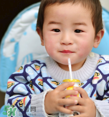 兒童能喝老年人奶粉嗎？老年人奶粉小孩能不能喝？