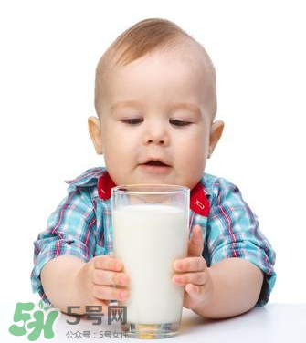 兒童能喝老年人奶粉嗎？老年人奶粉小孩能不能喝？