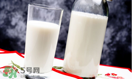 嬰兒奶粉老人能喝嗎？老人能不能喝嬰兒奶粉？