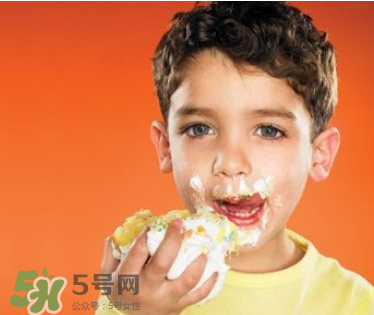 寶寶愛吃甜食智力會下降嗎？兒童愛吃糖會影響智力嗎？