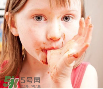 寶寶愛吃甜食智力會下降嗎？兒童愛吃糖會影響智力嗎？