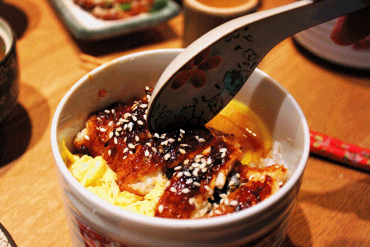 鰻魚飯好吃嗎？鰻魚飯有刺嗎？