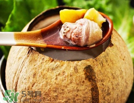 椰子雞里面的耶肉能吃嗎？椰子雞湯底怎麼做