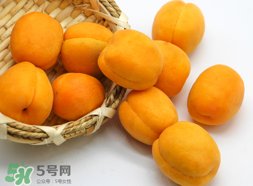 黃桃和水蜜桃哪個(gè)好吃？黃桃和水蜜桃的區(qū)別