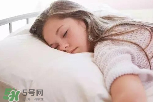 晚上睡覺趴著睡好嗎？晚上趴著睡覺有什么壞處