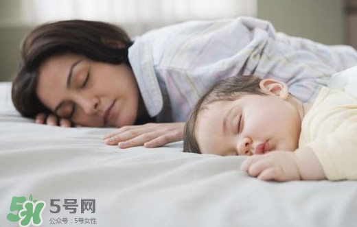 晚上睡覺趴著睡好嗎？晚上趴著睡覺有什么壞處