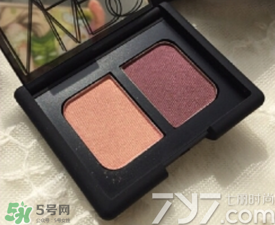 nars吉隆坡眼影怎么畫？nars吉隆坡雙色眼影畫法圖解