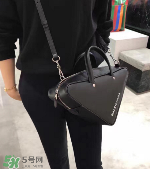 balenciaga三角包尺寸多大？巴黎世家三角形包包尺寸介紹