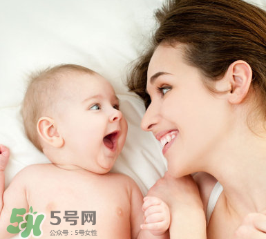 寶寶吐奶和哭有關(guān)系嗎？寶寶哭會引起吐奶嗎？