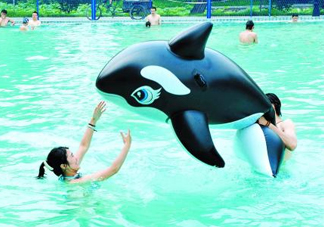 三伏天可以游泳嗎？三伏天游泳會(huì)有濕氣嗎？