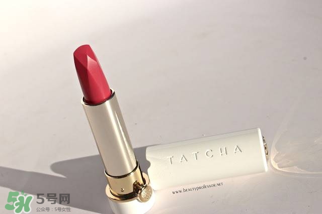 tatcha梅子粉好看嗎？tatcha白管口紅梅子粉試色