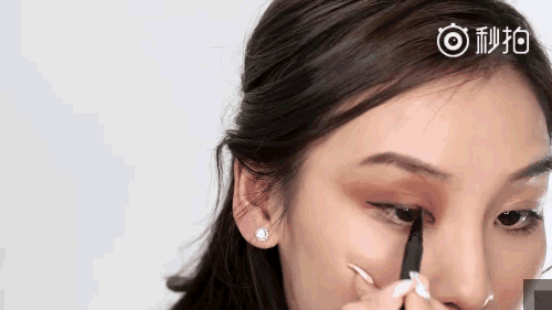 眼影貼怎么用？眼影貼使用方法